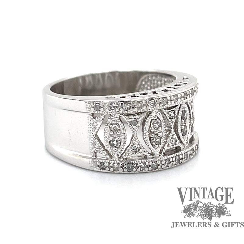 Marquise patterned 14kw gold diamond ring angle