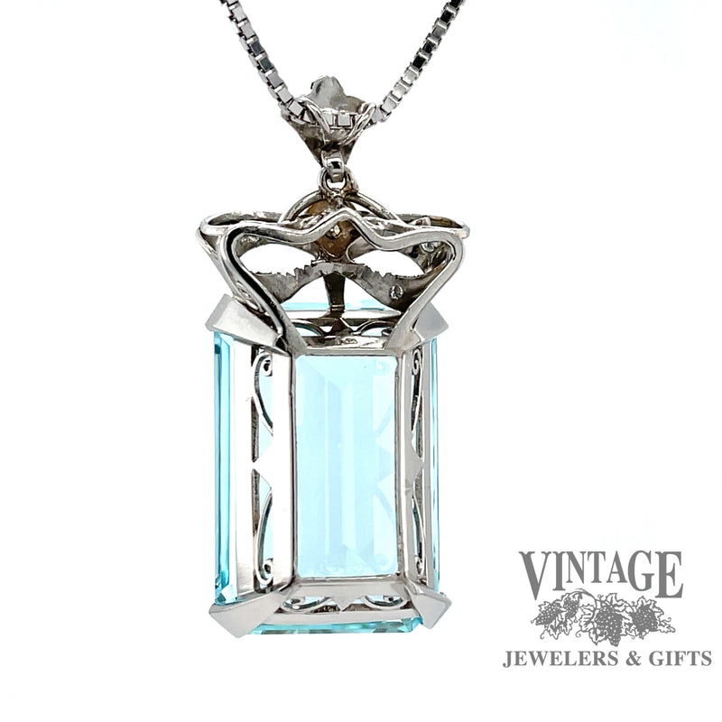 Aquamarine and diamond vintage platinum pendant, cack side