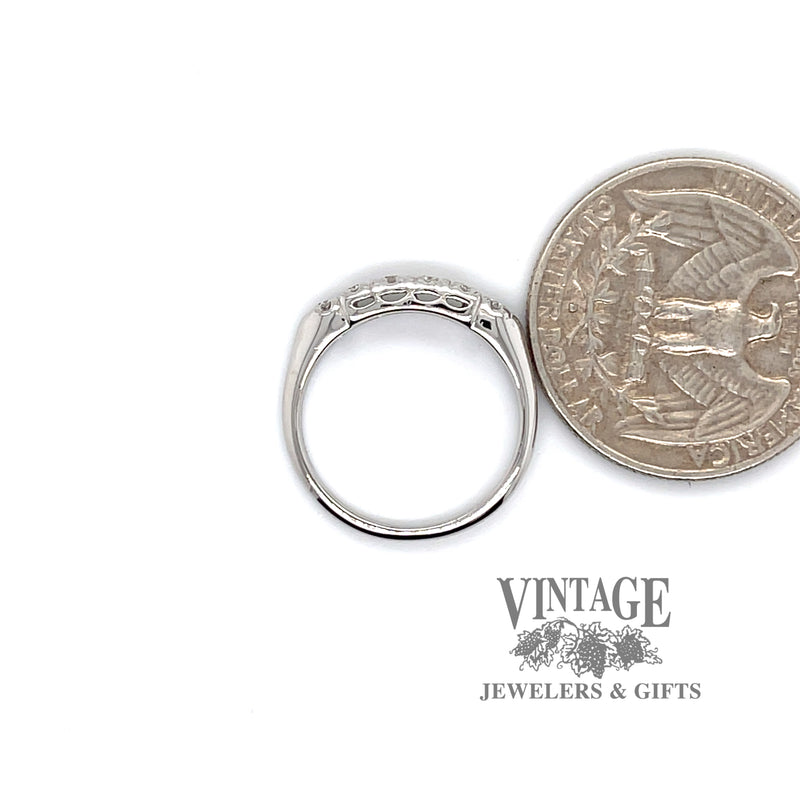 Diamond illusion head 18kw gold wedding band