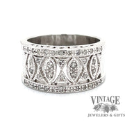 Marquise patterned 14kw gold diamond ring