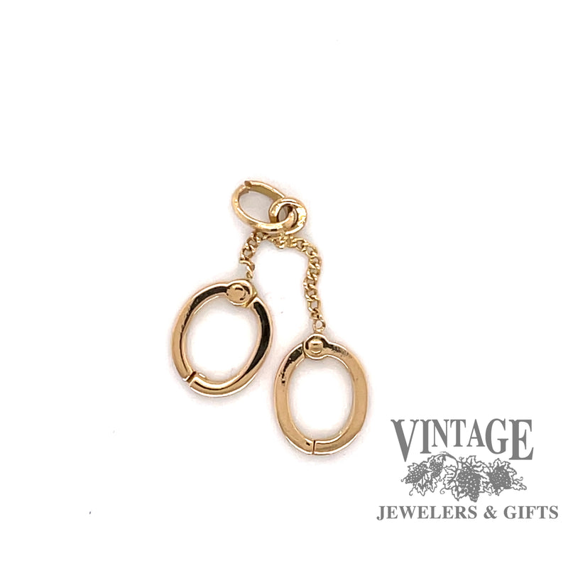 18 karat yellow gold handcuffs charm
