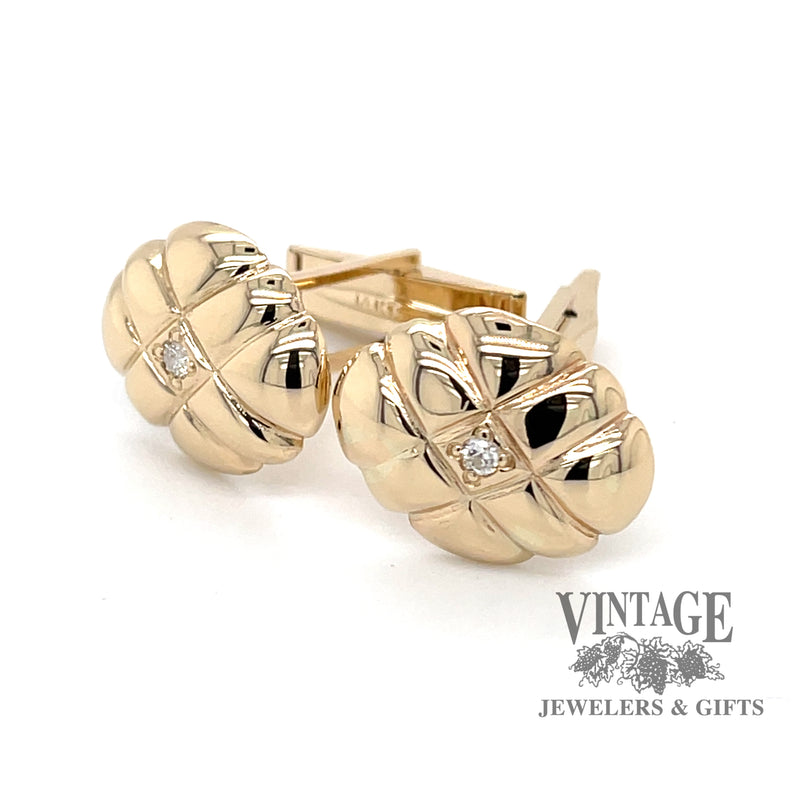 Checkered pattern 14ky gold and diamond oval cuff links perspective