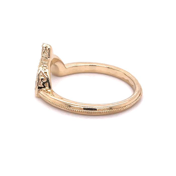 Diamond fitted band in 14k yellow gold